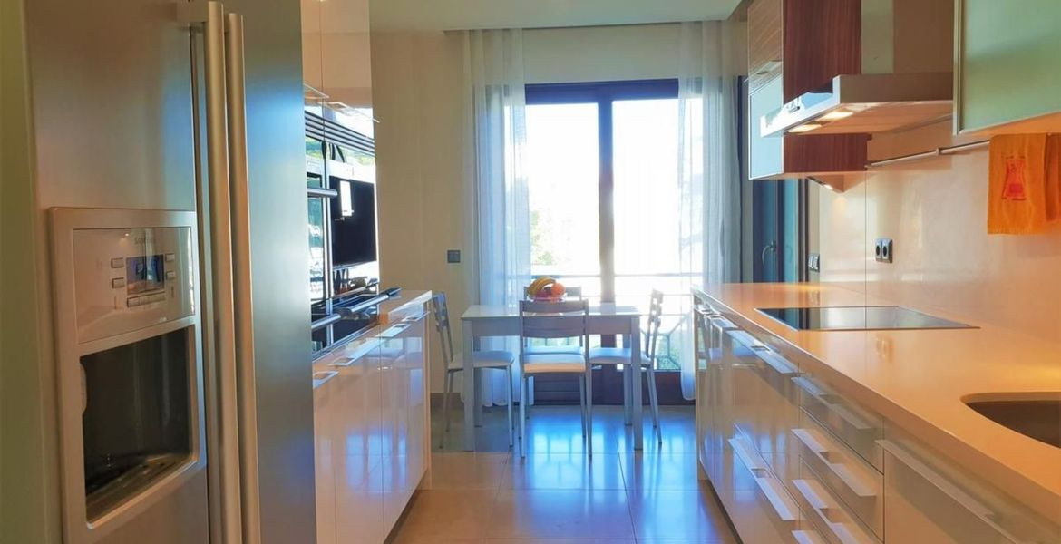 Apartamento en alquiler en Doncella Beach con vista al mar