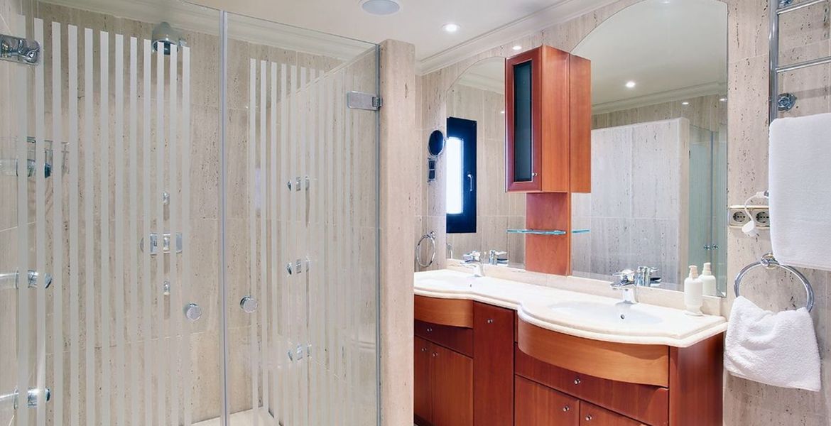 Apartment for Rent in Playas del duque