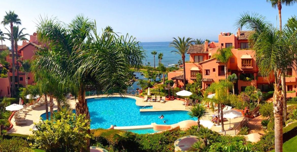 ÁTICO DÚPLEX EN CABO BERMEJO ESTEPONA 