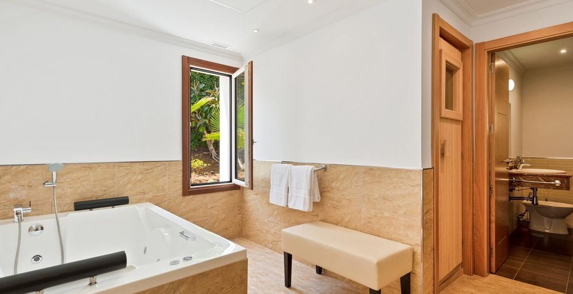 Preciosa villa en alquiler Marbella lado mar