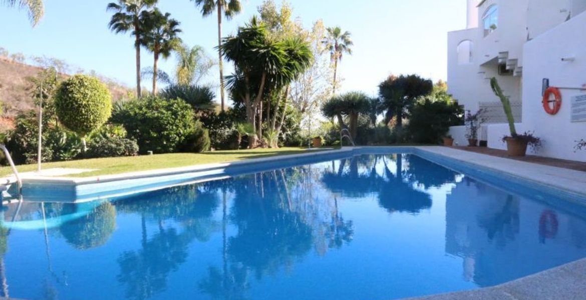 ADOSADO EN LAS LOMAS DE MARBELLA
