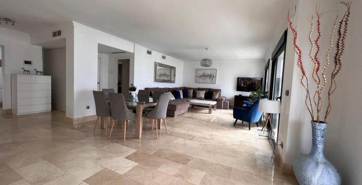 Villa en MARBELLA con 4 habitaciones y 4 salas de baño. 