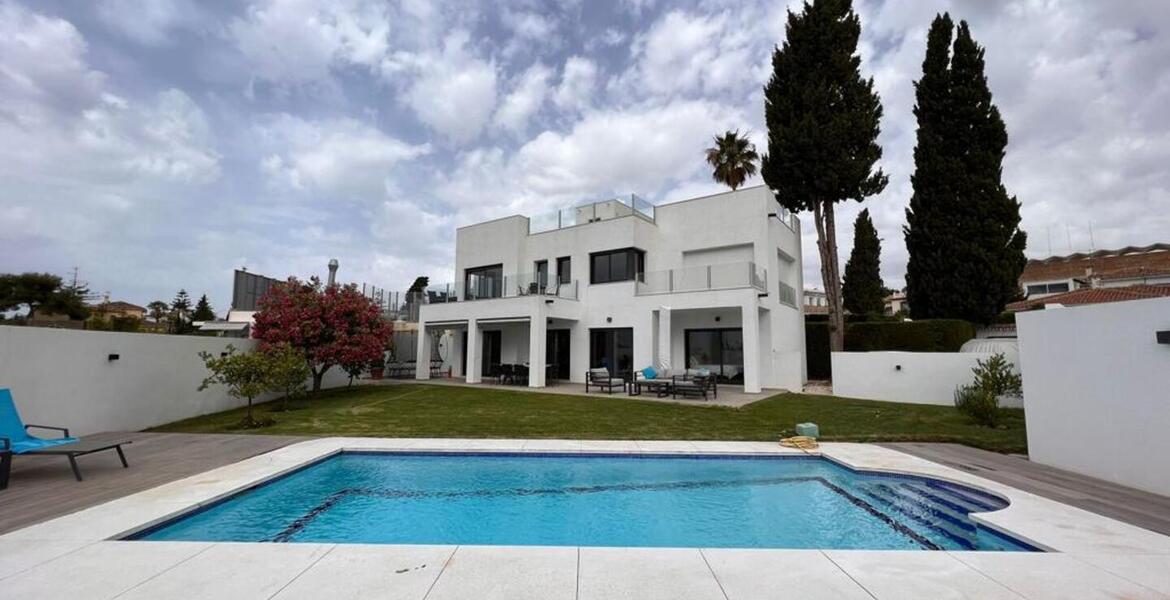 Villa en MARBELLA con 4 habitaciones y 4 salas de baño. 