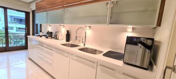 Apartamento de lujo en Doncella Beach, Estepona con 2 dormit