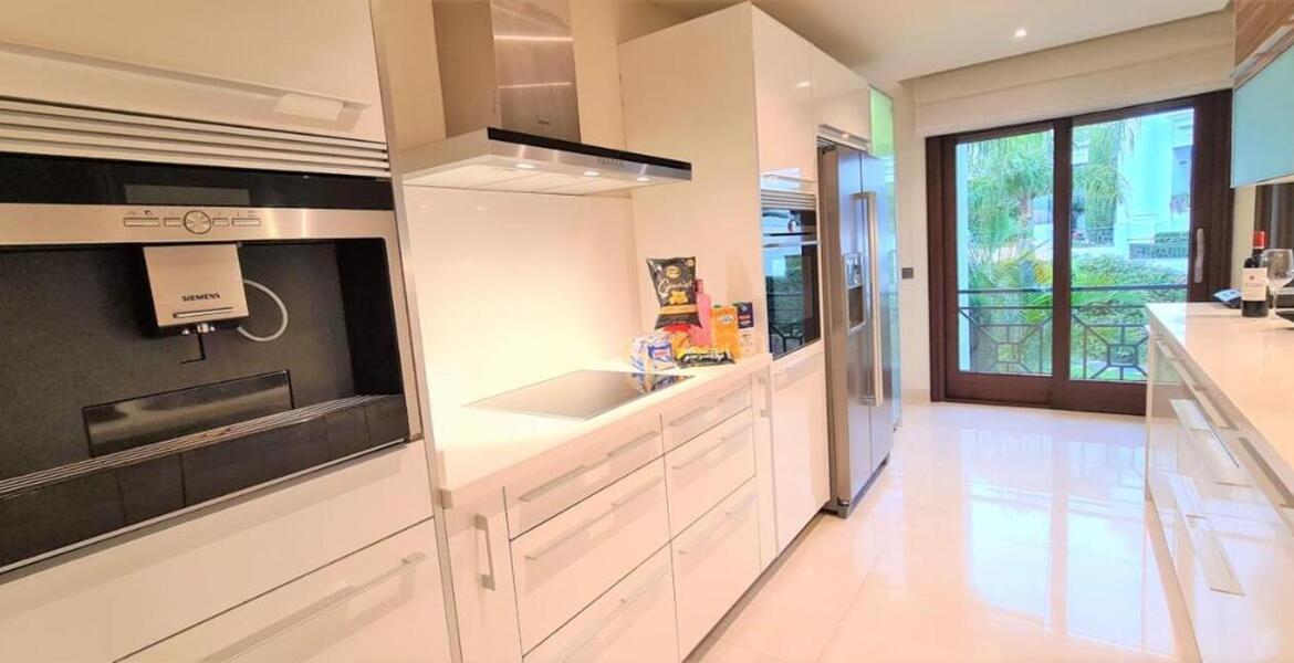 Apartamento de lujo en Doncella Beach, Estepona con 2 dormit