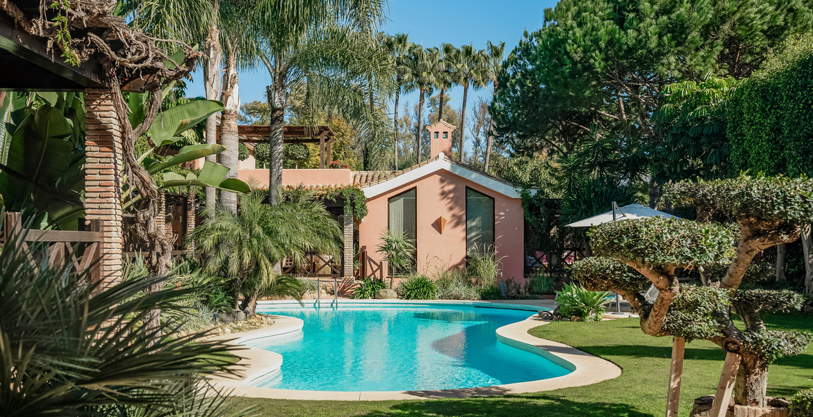 VILLA DE LUJO LADO MAR ENTRE PUENTE ROMANO Y MARBELLA CLUB
