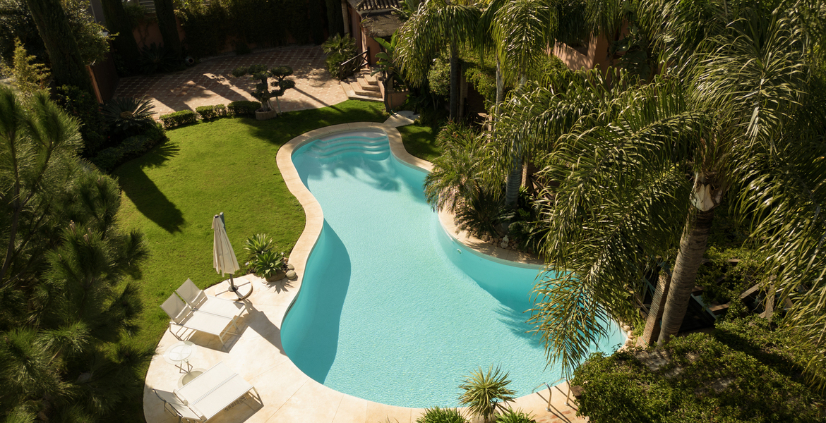 VILLA DE LUJO LADO MAR ENTRE PUENTE ROMANO Y MARBELLA CLUB