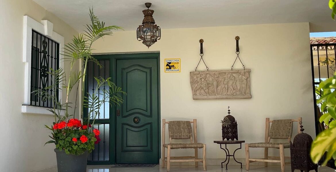 Casa adosada en primera línea de playa en Estepona