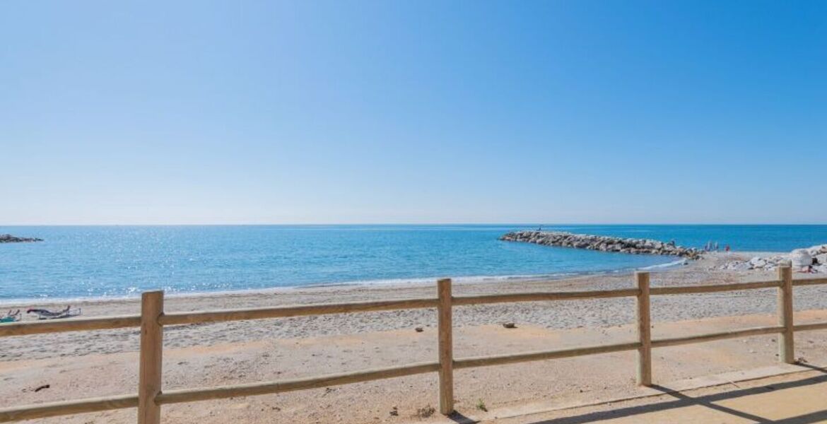 Apartamento en primera línea de playa en Marbella