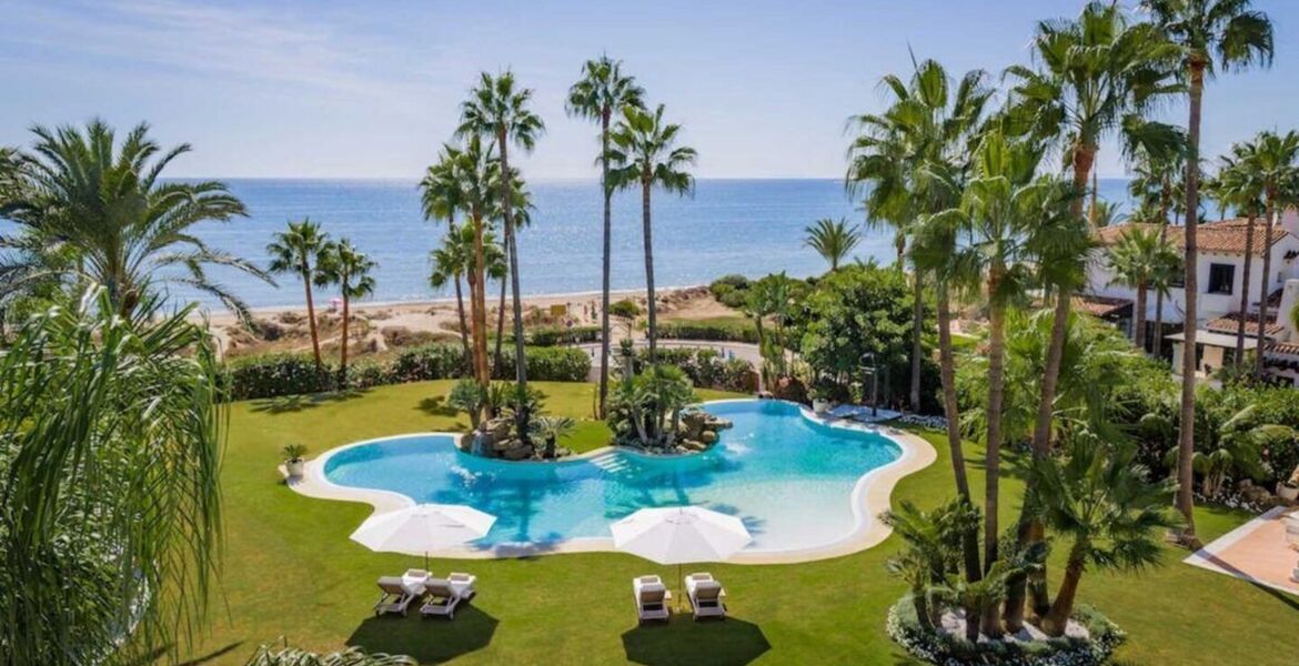 Villa de lujo frente al mar Los Monteros, Marbella