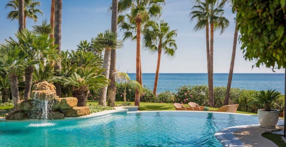 Villa de lujo frente al mar Los Monteros, Marbella