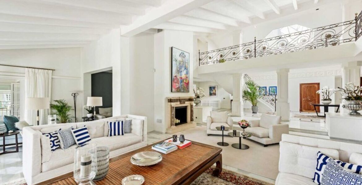 Villa de lujo frente al mar Los Monteros, Marbella