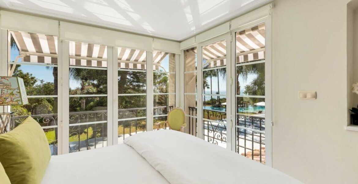 Villa de lujo frente al mar Los Monteros, Marbella
