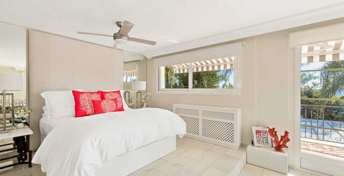 Villa de lujo frente al mar Los Monteros, Marbella