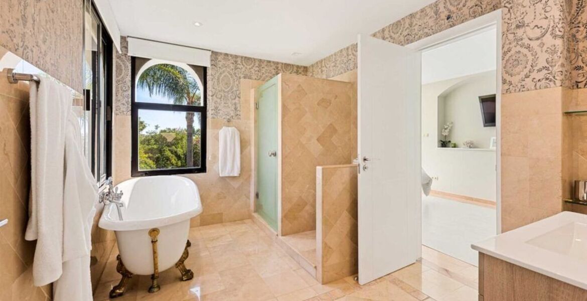 Villa de lujo frente al mar Los Monteros, Marbella