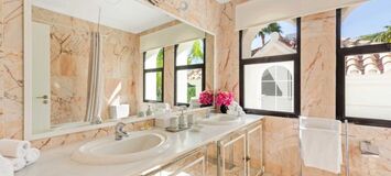Villa de lujo frente al mar Los Monteros, Marbella