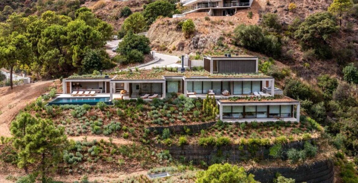 Modern Villa for rent in Benahavis