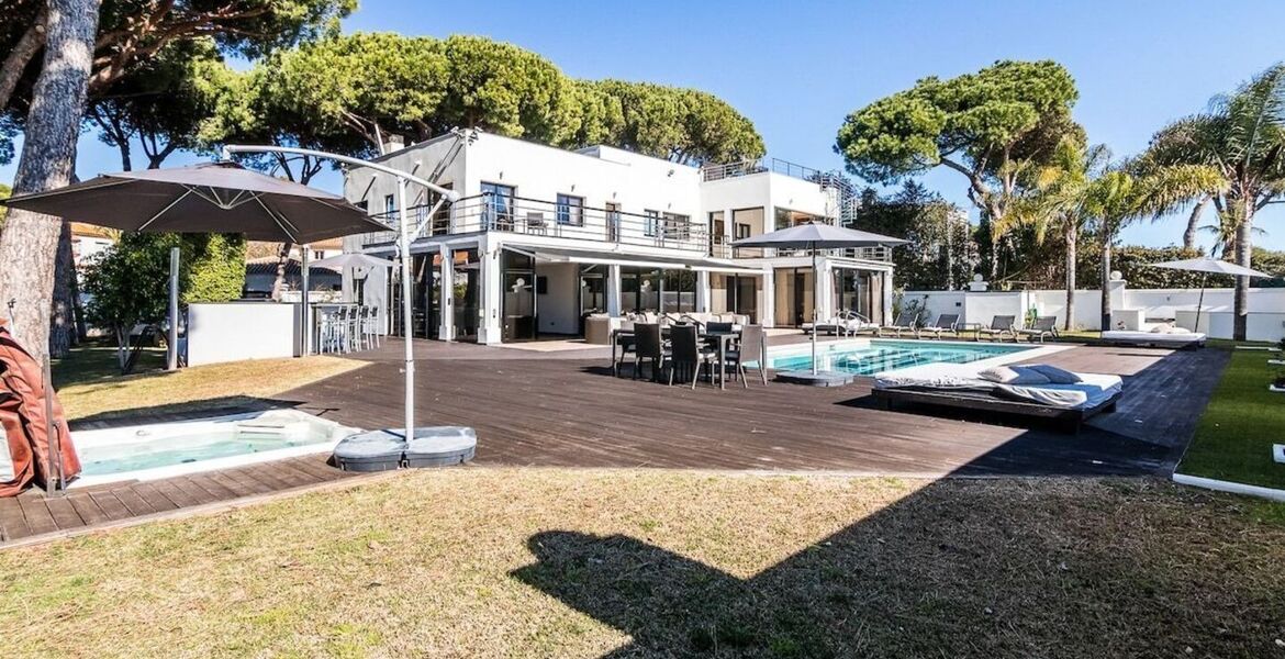 Villa en alquiler en Marbella Cabopino