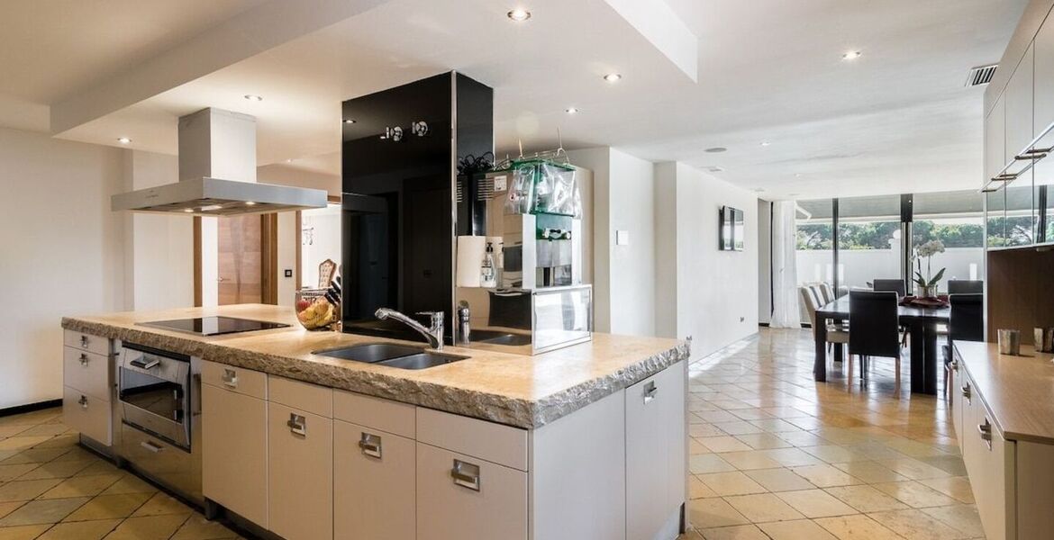 Villa en alquiler en Marbella Cabopino