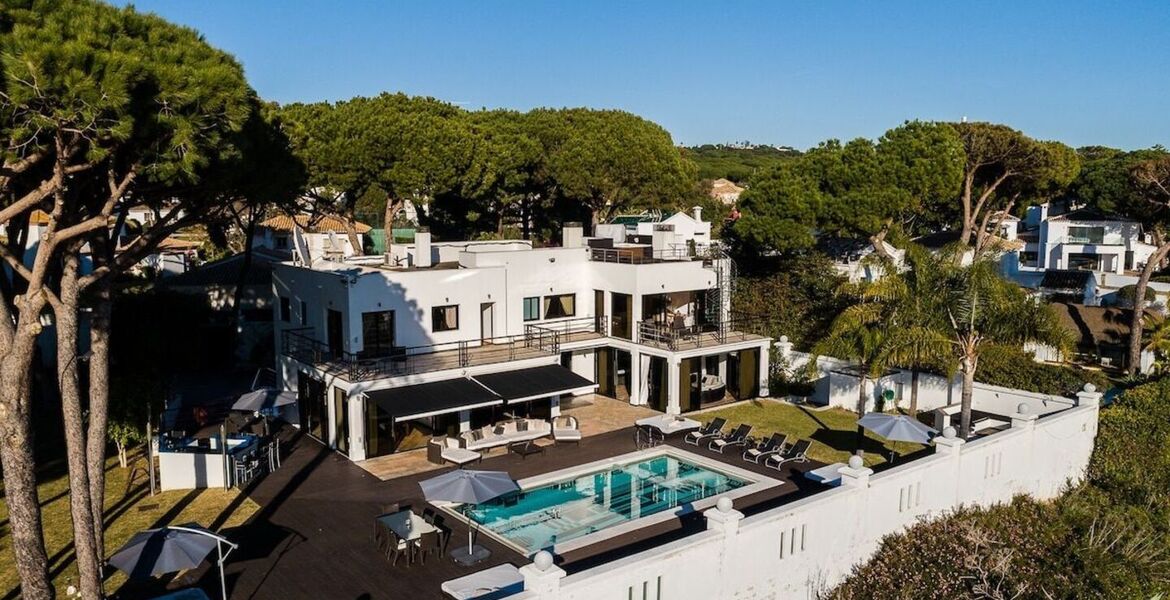 Villa en alquiler en Marbella Cabopino