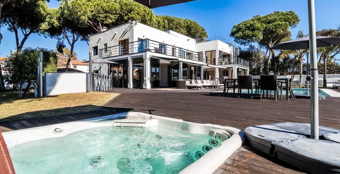 Villa en alquiler en Marbella Cabopino