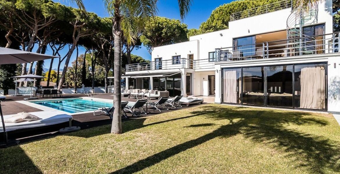 Villa en alquiler en Marbella Cabopino