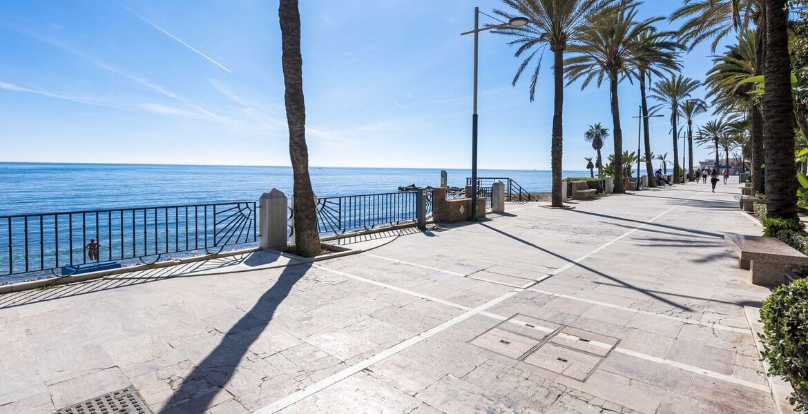 Apartamento junto a la playa con vistas al mar