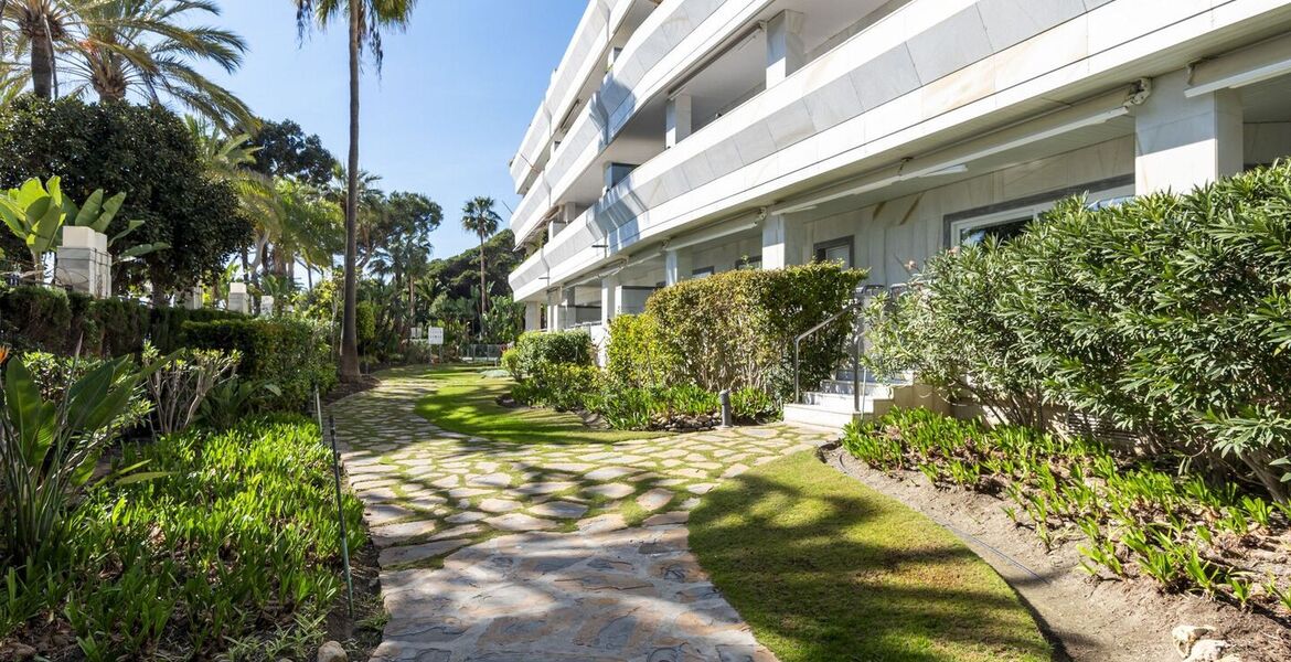 Apartamento junto a la playa con vistas al mar