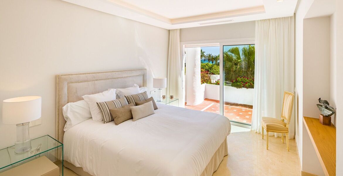 Apartamento en primera linea de playa cerca de Laguna Banus