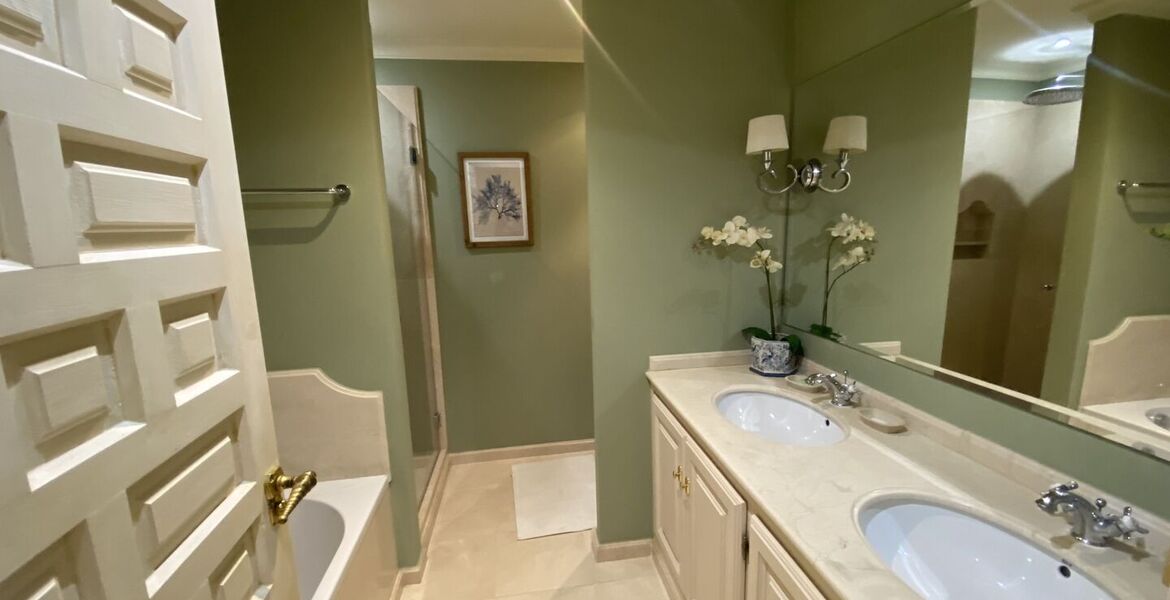 Suite Privada de tres Dormitorios en el Hotel Puente Romano