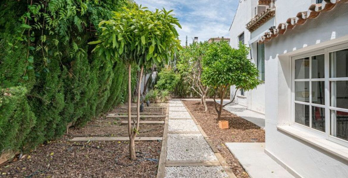 Villa for rent in Nueva Andalucia