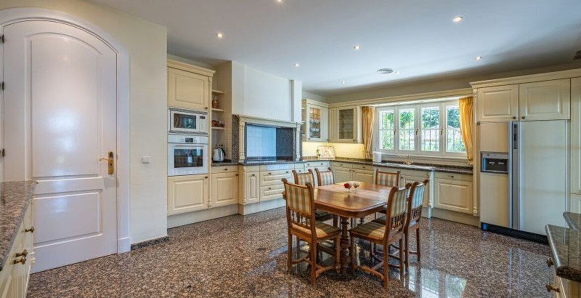 Villa en alquiler en Milla de Oro Marbella