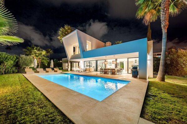Villa for rent in Estepona