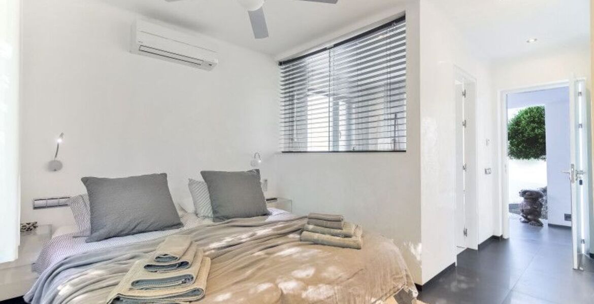 Villa de lujo en Nueva Andalucía con piscina climatizada