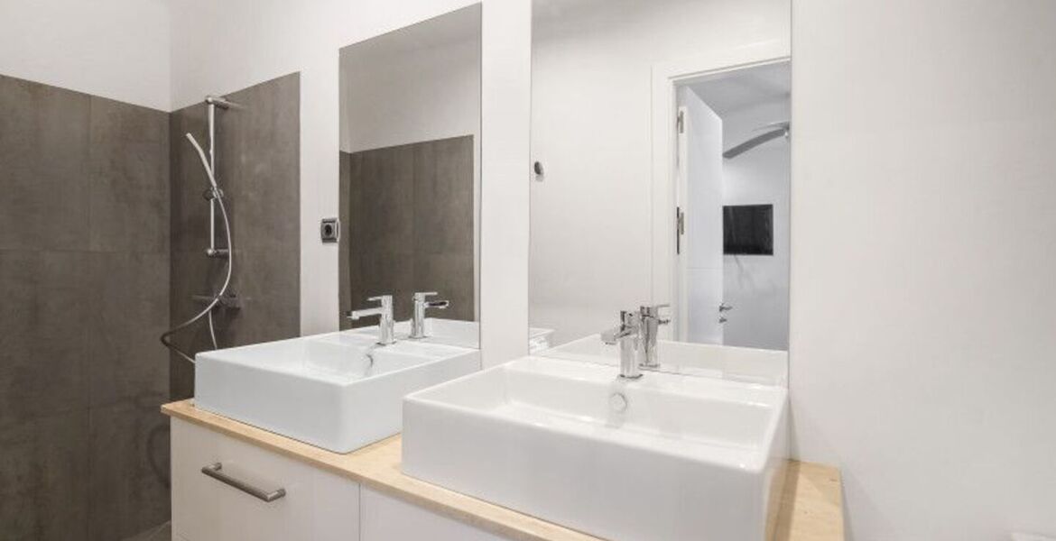 Villa de lujo en Nueva Andalucía con piscina climatizada