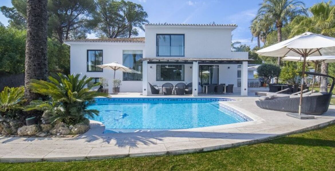 Villa de lujo en Nueva Andalucía con piscina climatizada