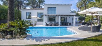 Villa de lujo en Nueva Andalucía con piscina climatizada