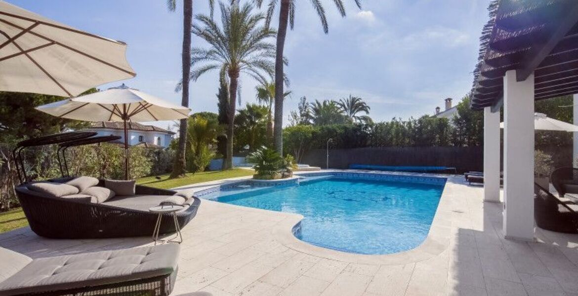 Villa de lujo en Nueva Andalucía con piscina climatizada
