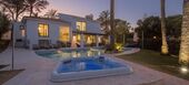 Villa de lujo en Nueva Andalucía con piscina climatizada