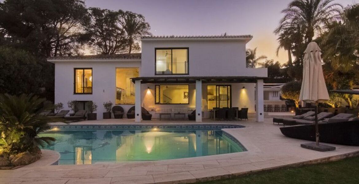Villa de lujo en Nueva Andalucía con piscina climatizada