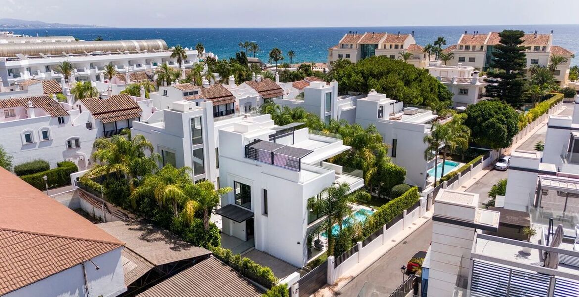 Villa moderna de 4 dormitorios en Río Verde con piscina