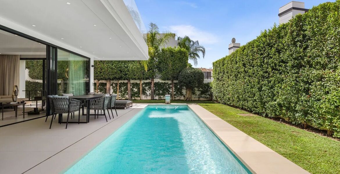 Villa moderna de 4 dormitorios en Río Verde con piscina
