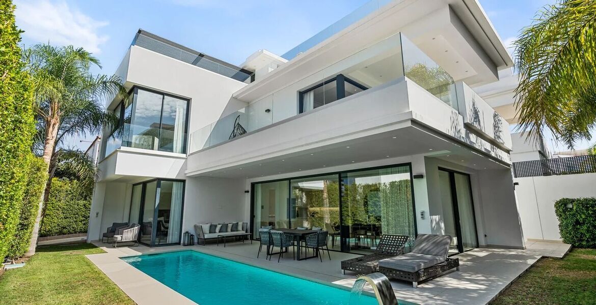 Villa moderna de 4 dormitorios en Río Verde con piscina