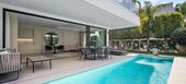 Villa moderna de 4 dormitorios en Río Verde con piscina