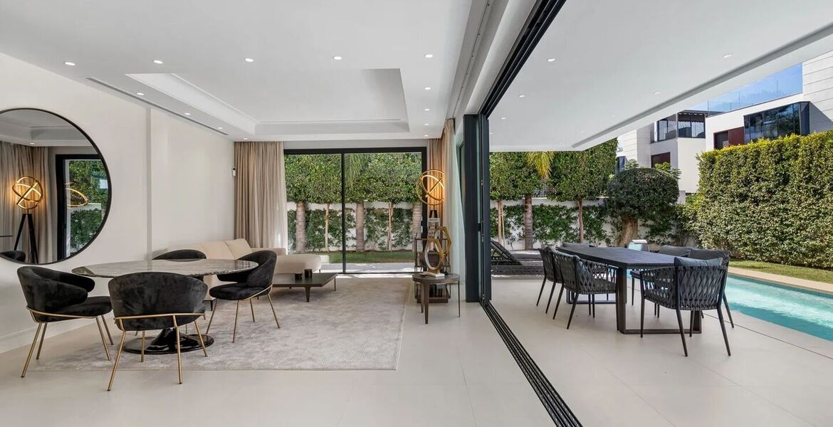 Villa moderna de 4 dormitorios en Río Verde con piscina