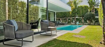 Villa moderna de 4 dormitorios en Río Verde con piscina