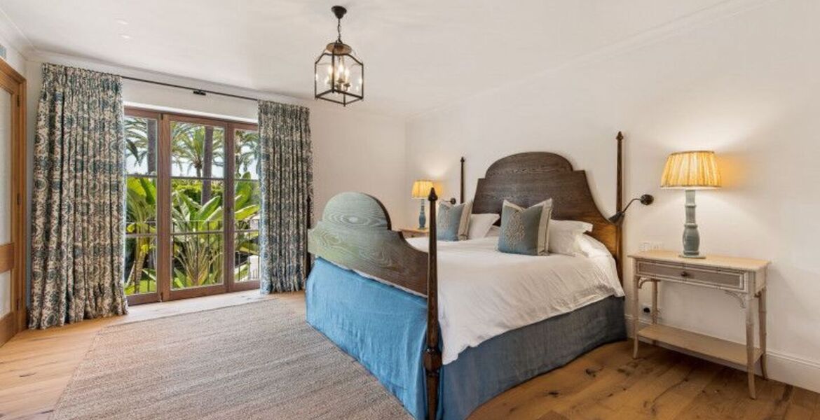 Villa de lujo en la Milla de Oro de Marbella con piscina