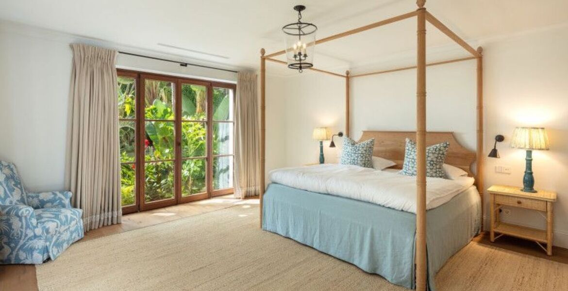 Villa de lujo en la Milla de Oro de Marbella con piscina