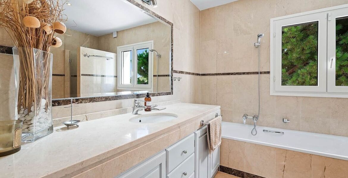 Villa de lujo en Marbella con piscina y cerca de la playa