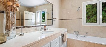 Villa de lujo en Marbella con piscina y cerca de la playa